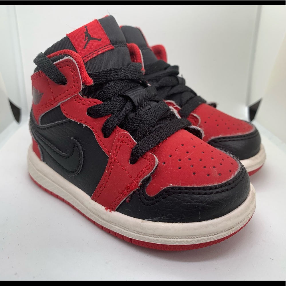 JORDAN 1 BRED